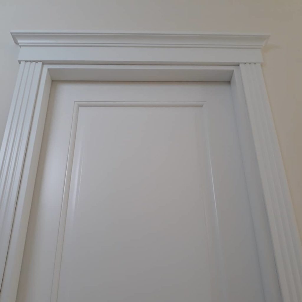 Классические белые двери