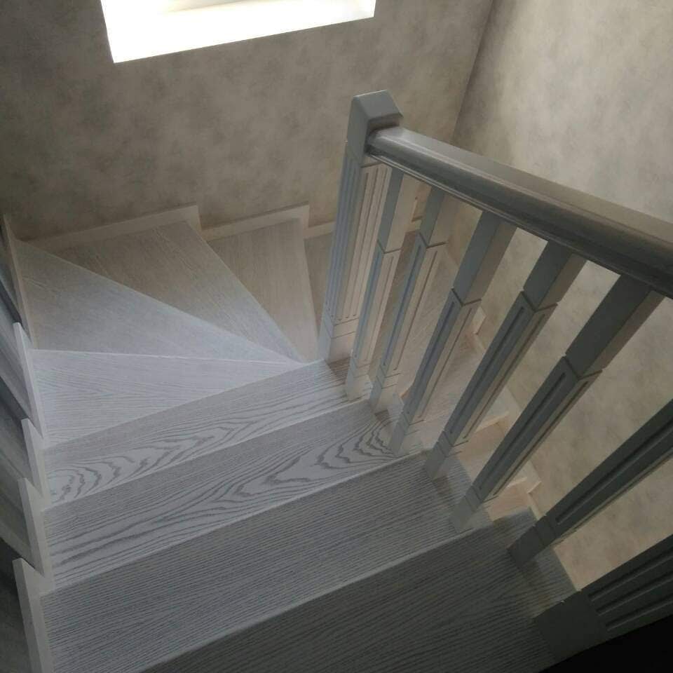 Белая лестница из Дуба