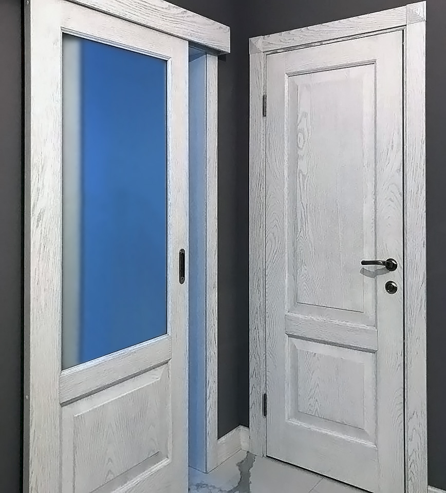 Белые двери из массива