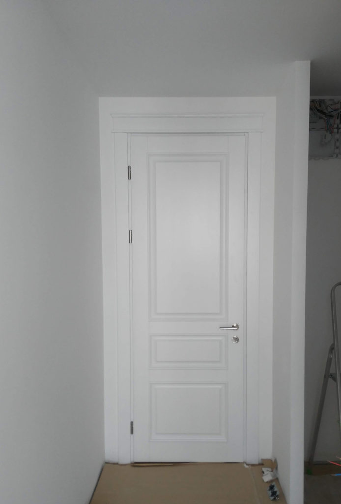 Двери из ясеня RAL9003