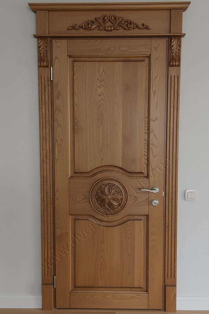 Двері дубові з різьбленням