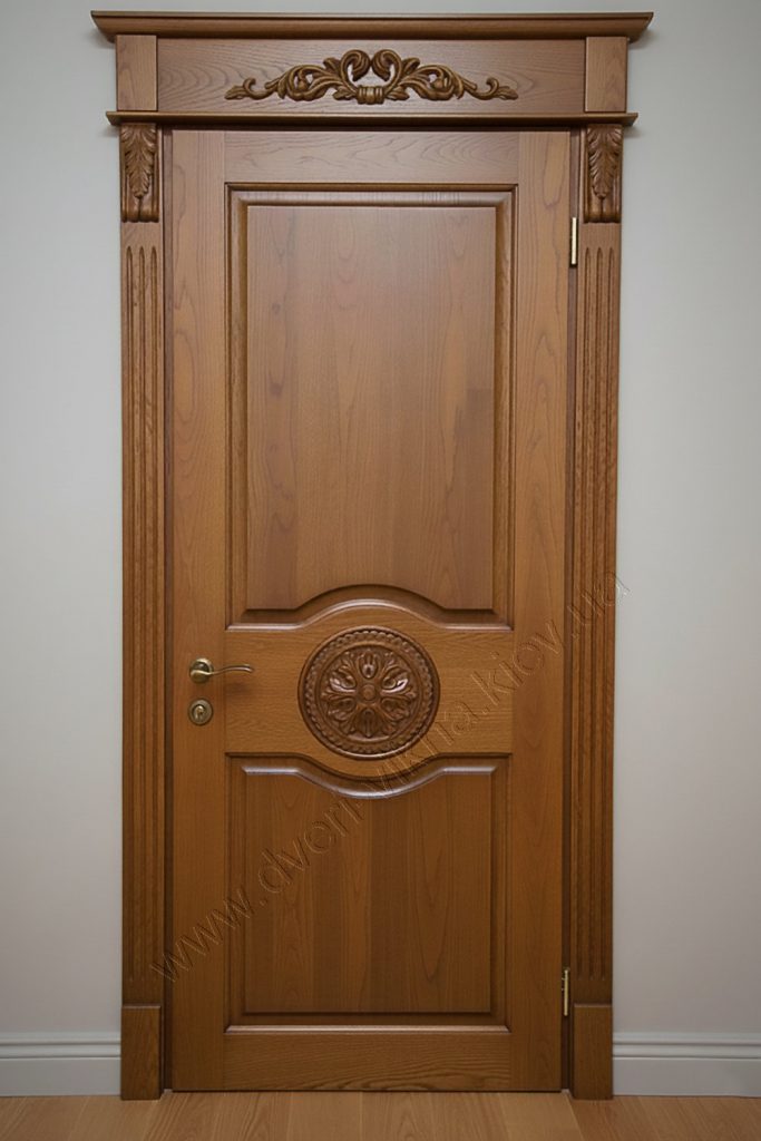 Двері дубові з різьбленням