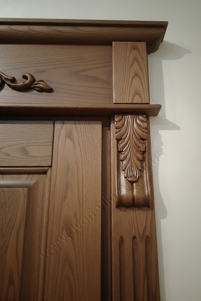 Двері дубові з різьбленням