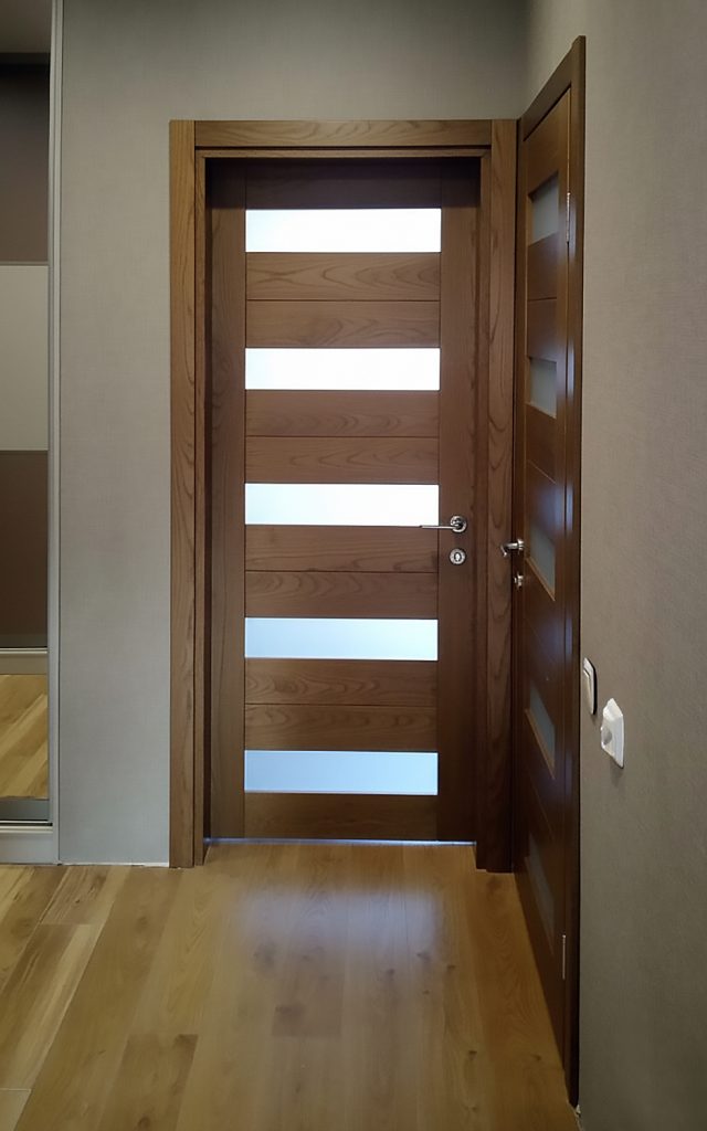 Сучасні дубові двері