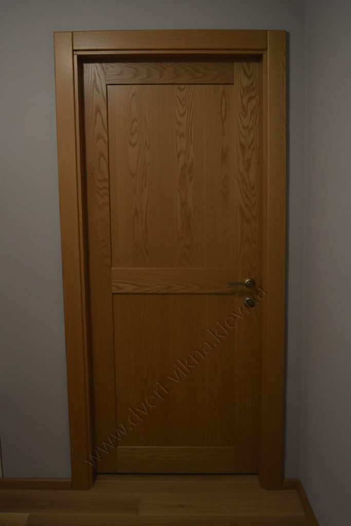 Сучасні двері з масиву дуба