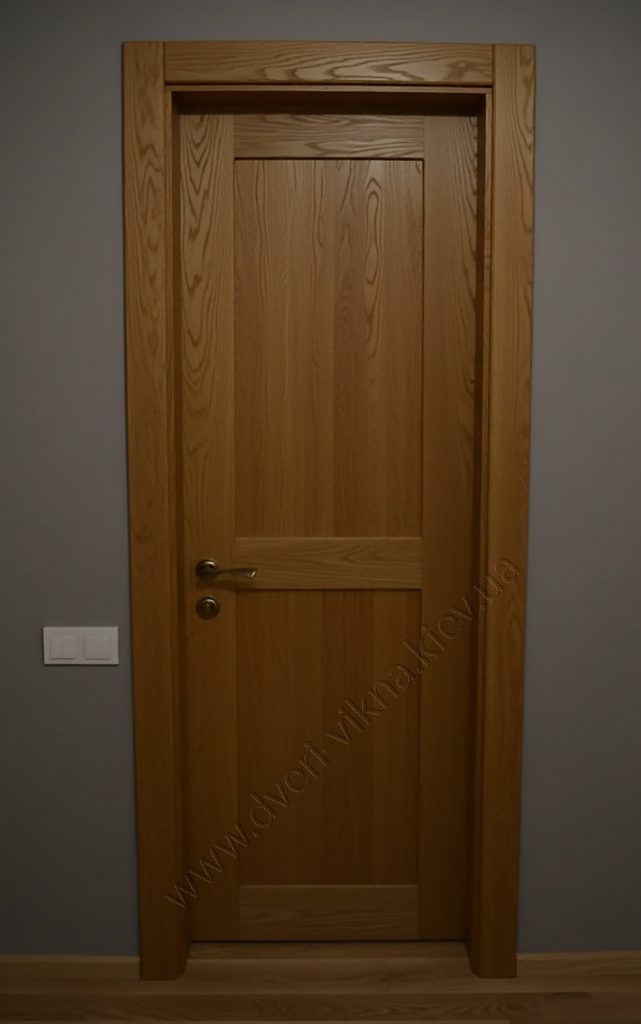 Сучасні двері з масиву дуба