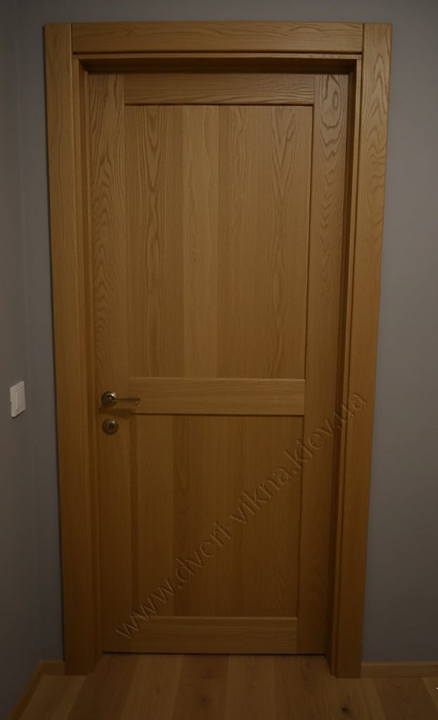 Сучасні двері з масиву дуба