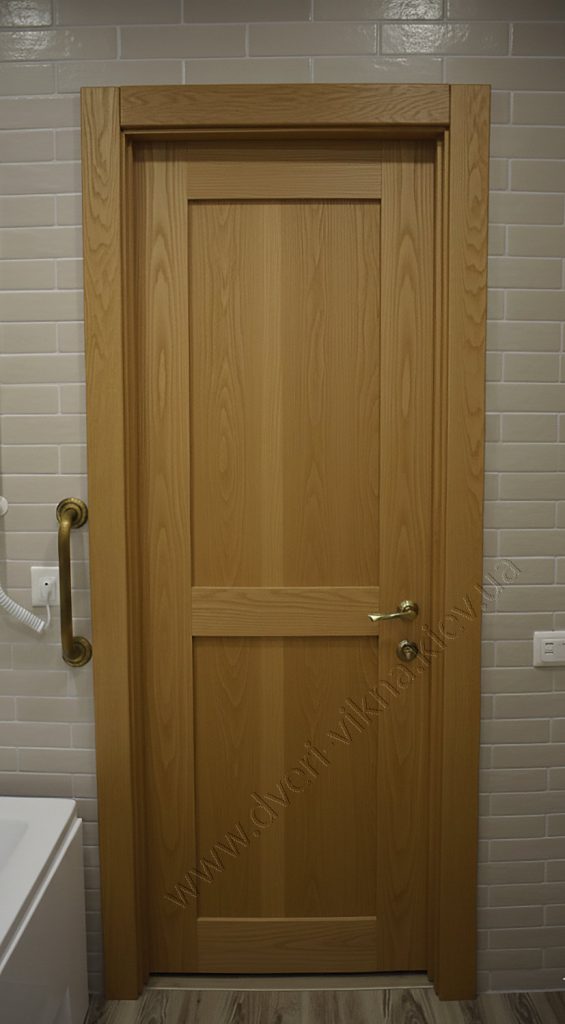 Сучасні двері з масиву дуба