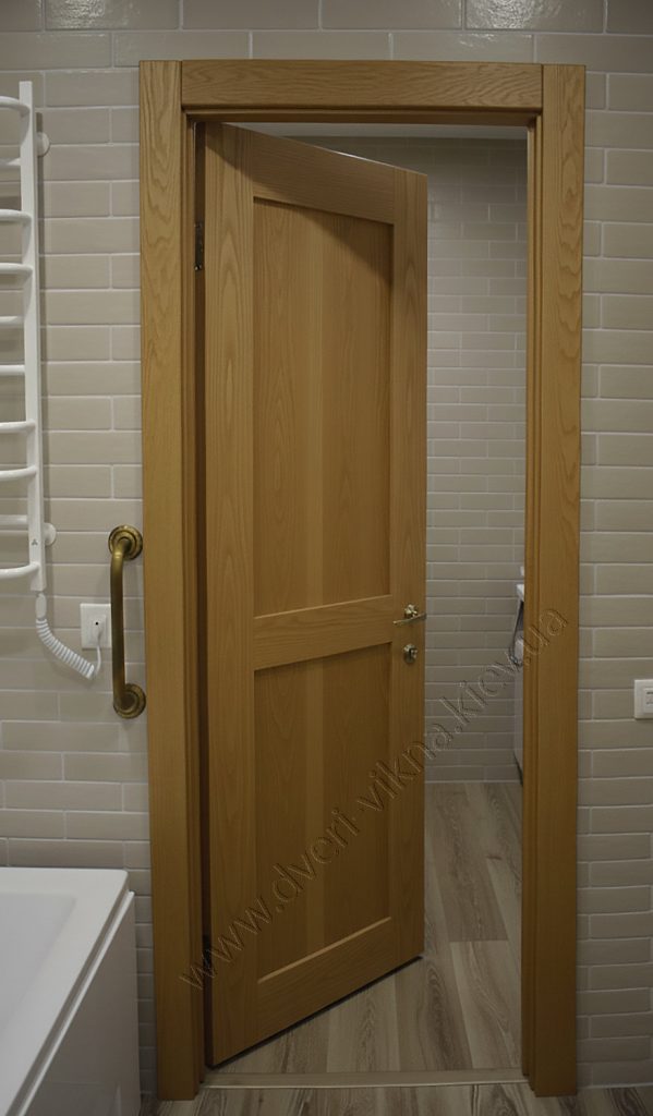 Сучасні двері з масиву дуба