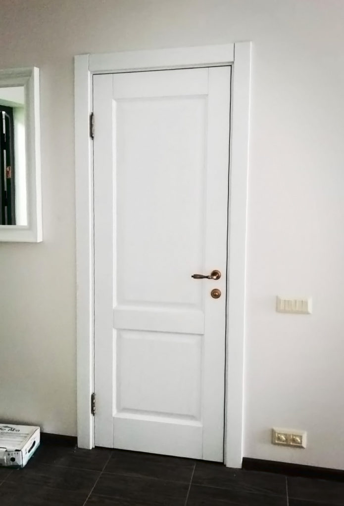 Деревянные двери (RAL-1013)