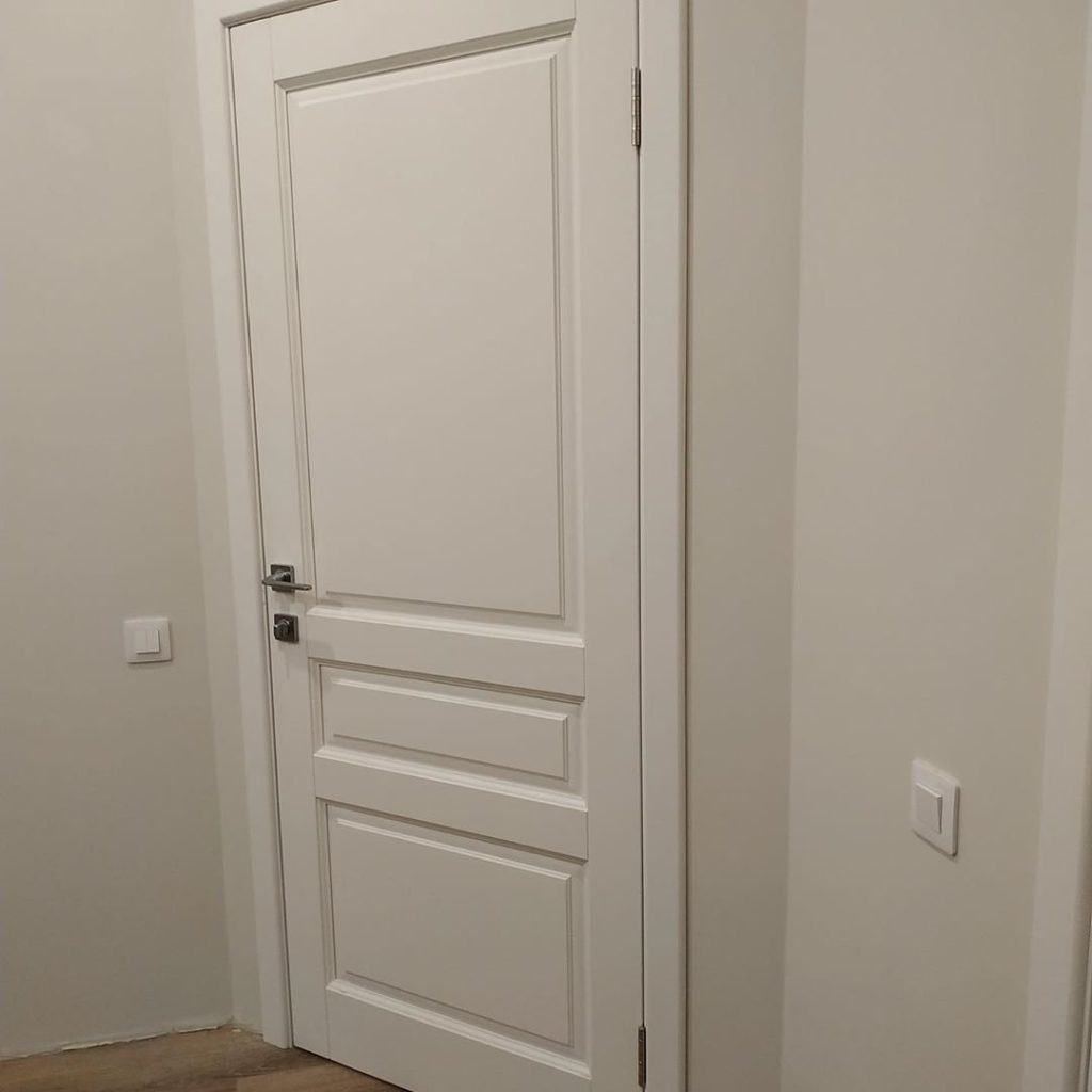 Белые двери из ольхи