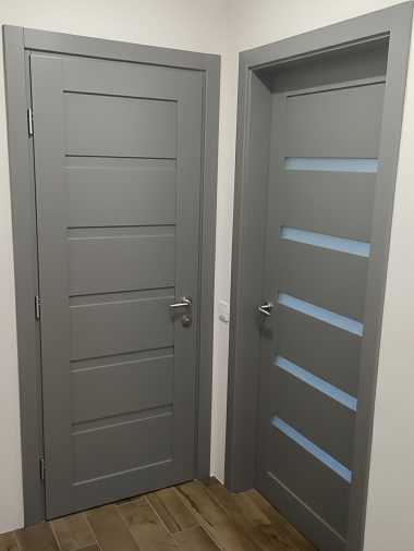 Двері дерев'яні фарба RAL7000