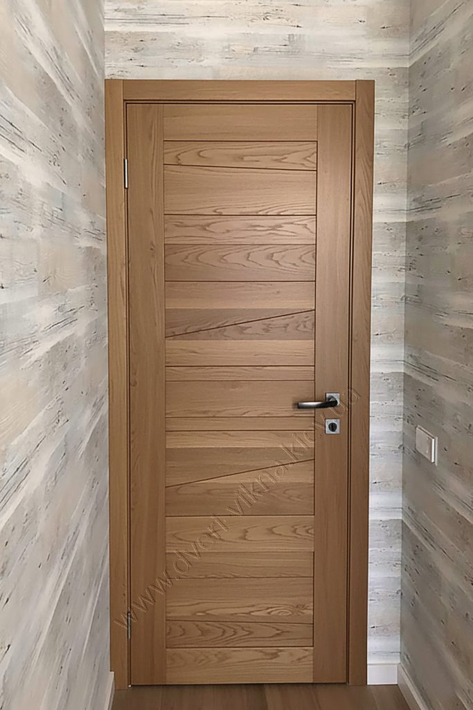 Двері з масиву дуба