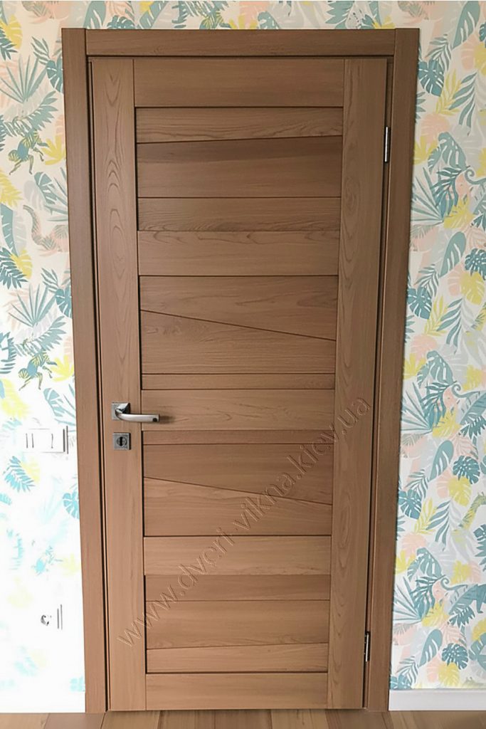 Двері з масиву дуба
