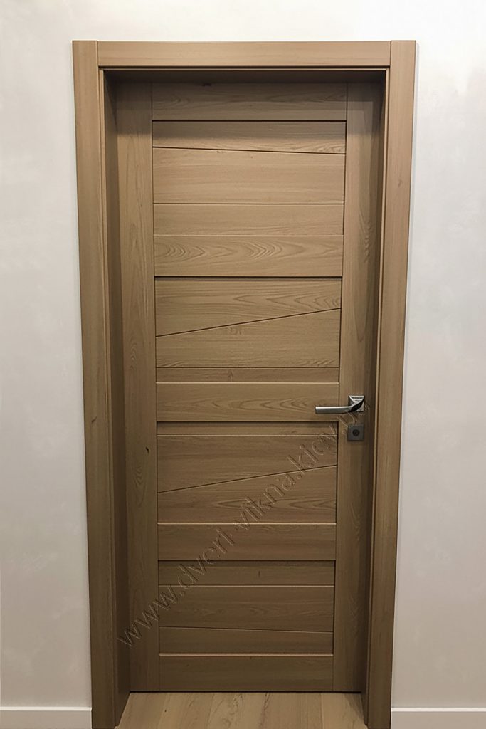 Двері з масиву дуба