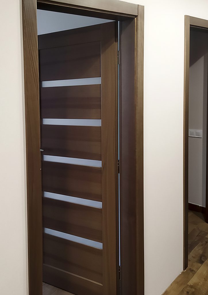 Двері з масиву ясеня