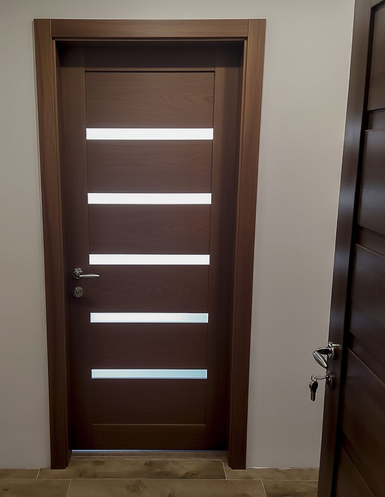 Двері з масиву ясеня