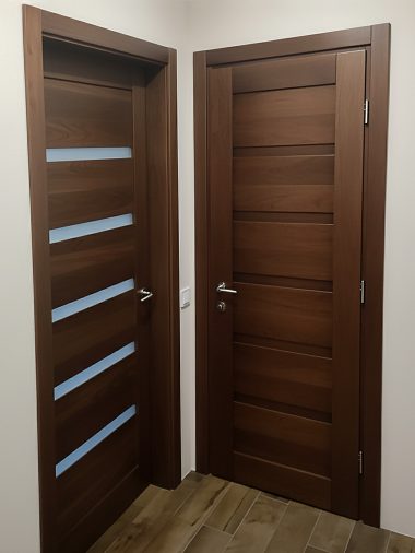 Двері з масиву ясеня