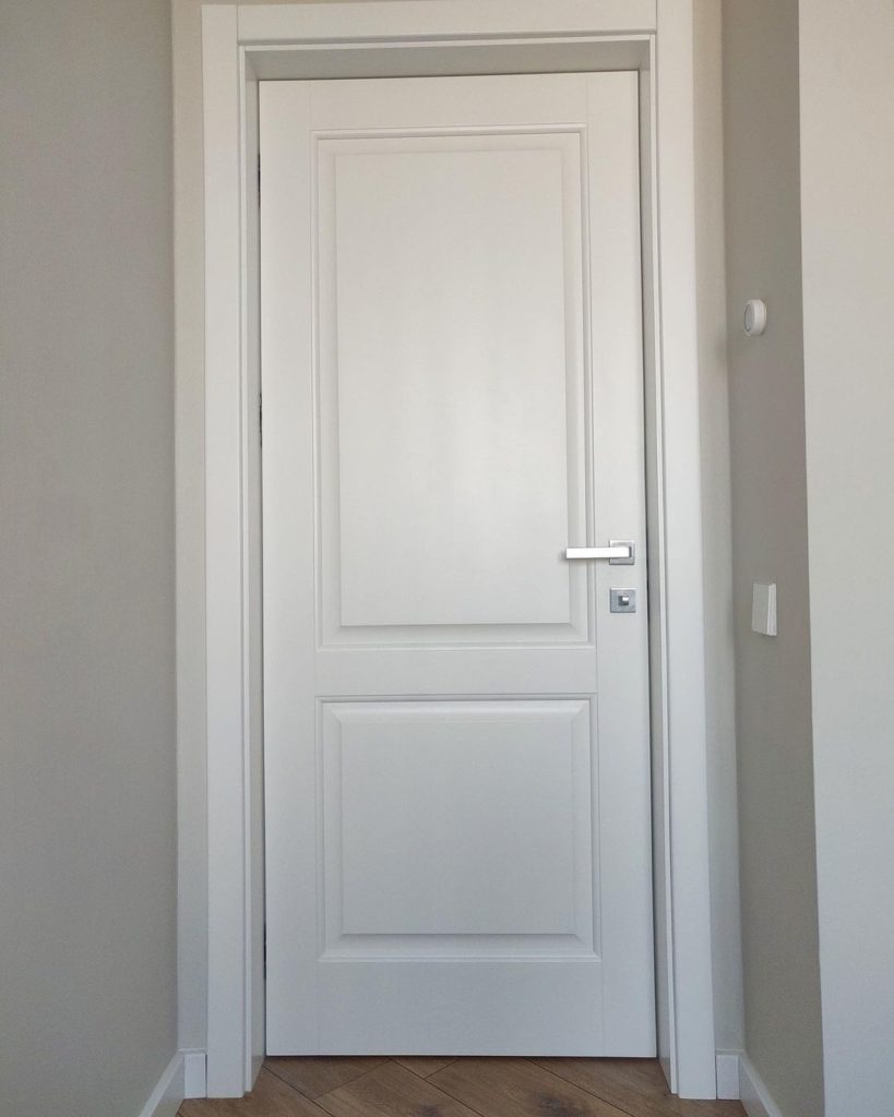 белые двери