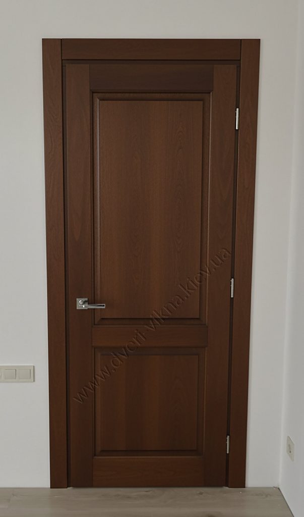 Дубові двері