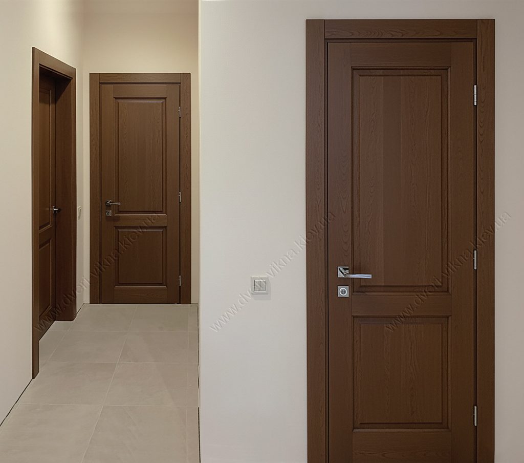 Дубові двері