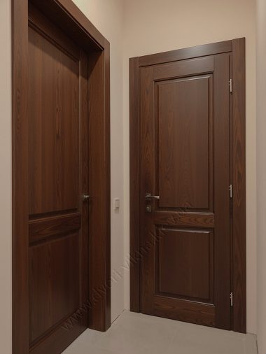 Дубові двері