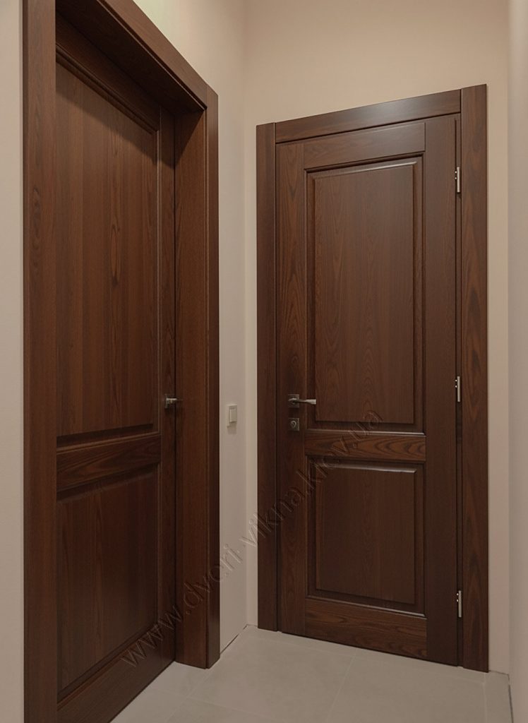 Дубові двері