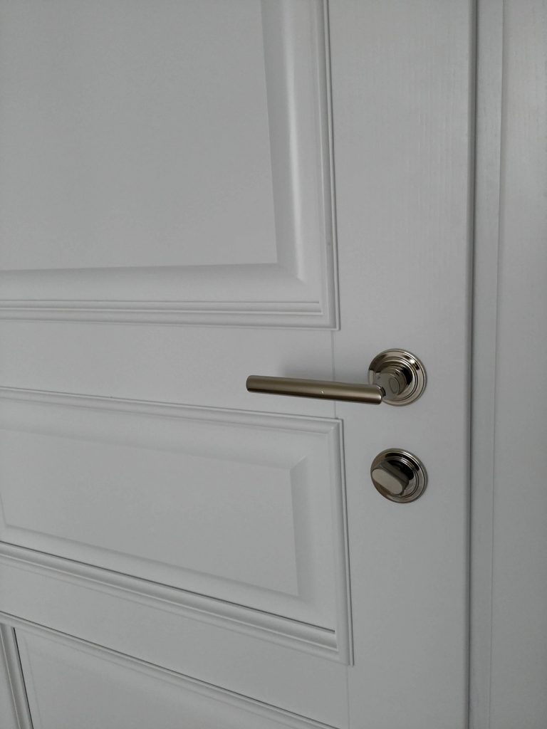 Двері з ясеня RAL9003