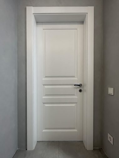 Двери из ясеня покраска RAL9001