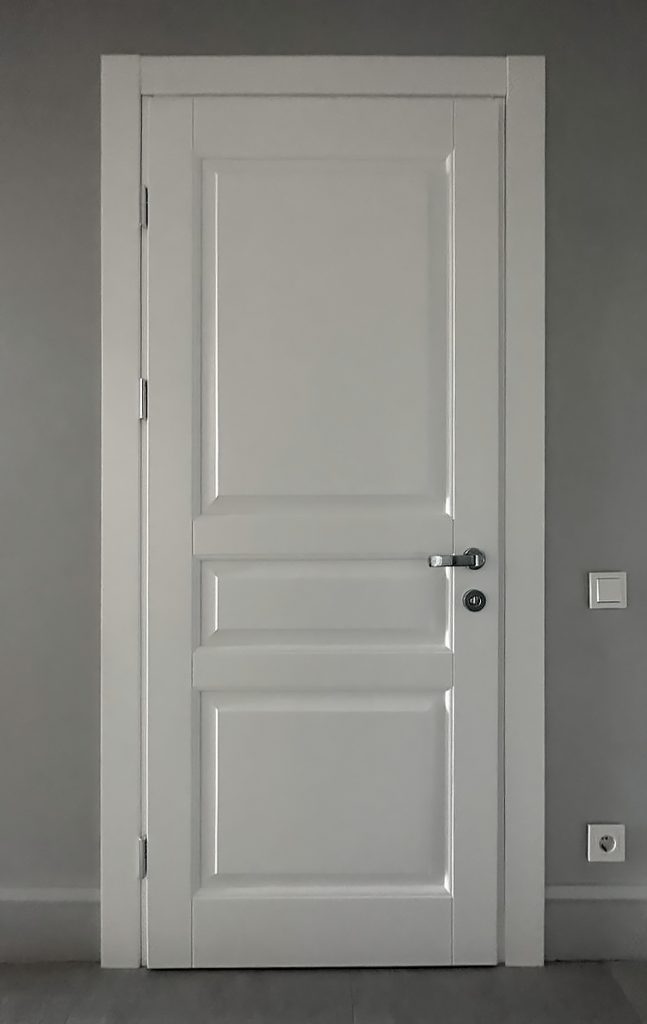 Двери из ясеня RAL9001