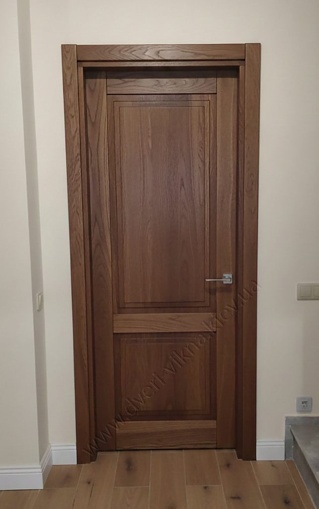 Двері з Ясеня