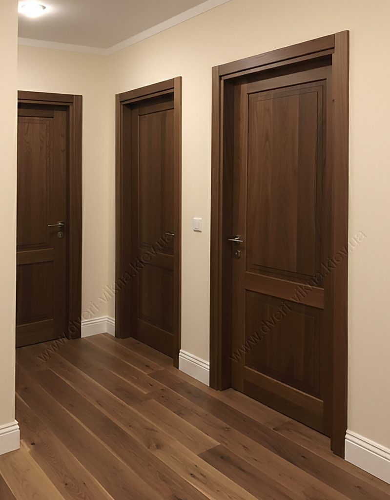 Двері з Ясеня