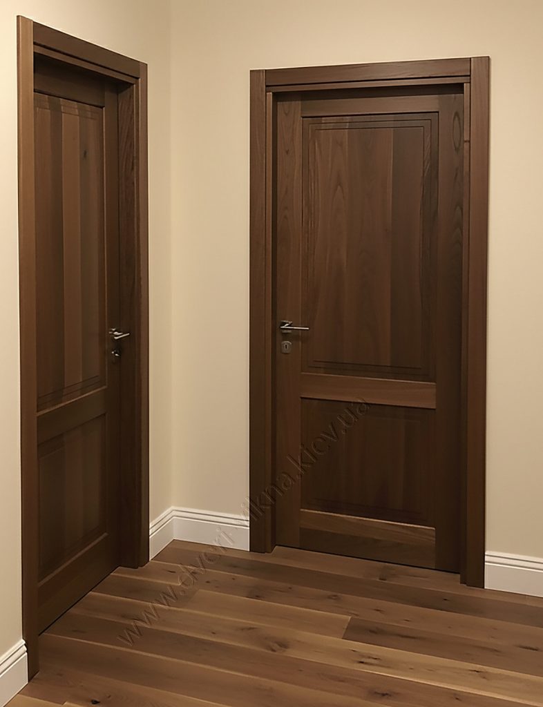 Двері з Ясеня