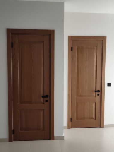 Дубові двері